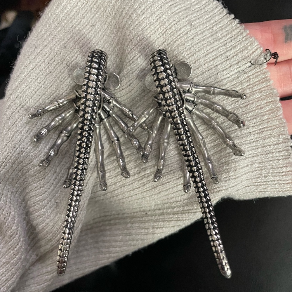 Stainless steel face hugger ear hangers - Picture 2 of 2
